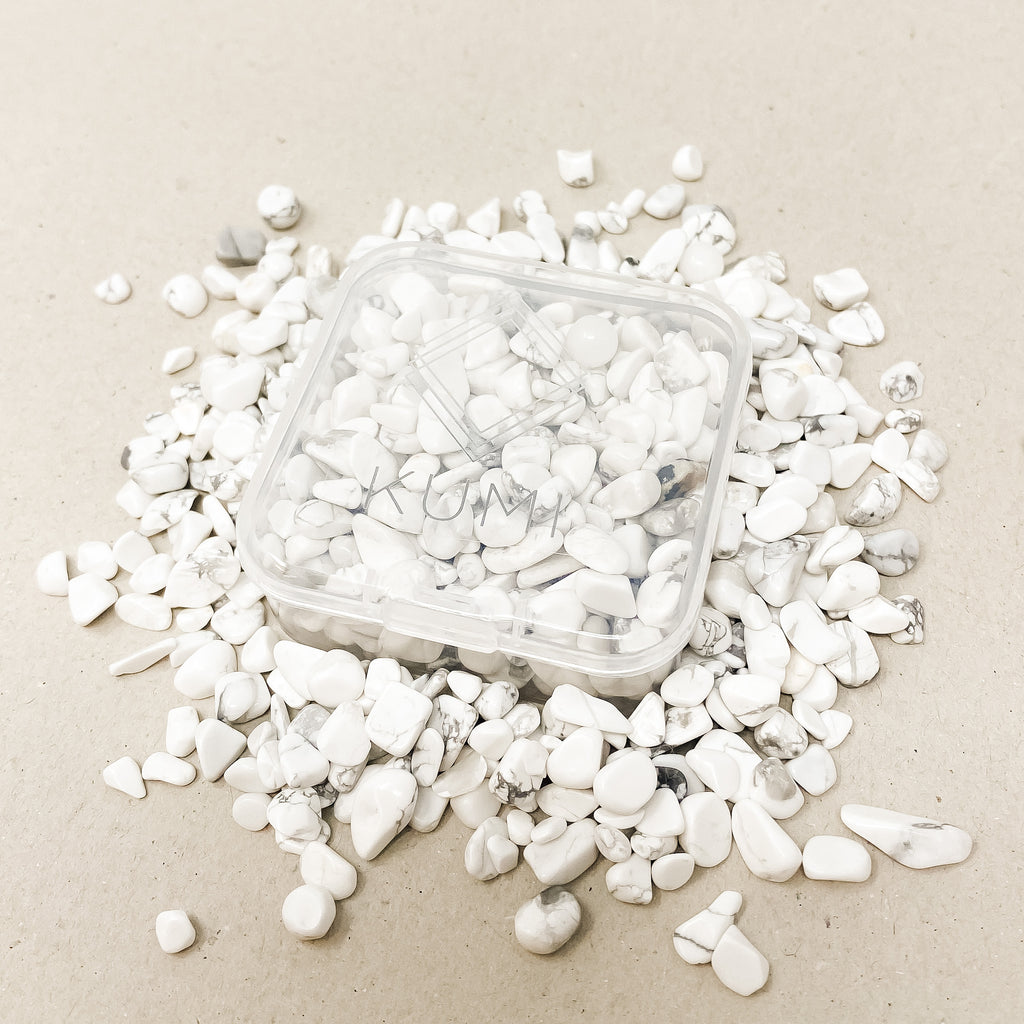 Howlite Gemstone Chips