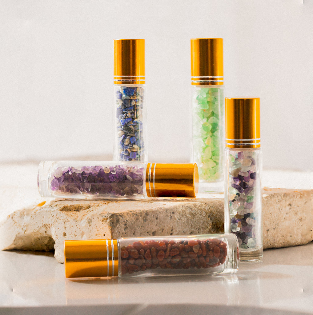 Essential Oil Roller Bottle with Natural Gemstones, Glass Bottle Natural Crystals with Roller Ball For Perfumes or Aromatherapy Travel